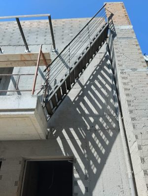 Σκάλα μεταλλική LM30