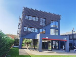 Εξωτερική Επένδυση Τοίχων από Καρε Αλουμίνιου 50Χ50 Σε Χρώμα Ξύλου D06 - Image 9