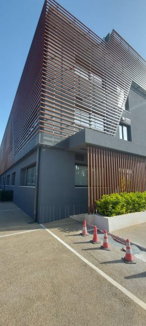 Εξωτερική Επένδυση Τοίχων από Καρε Αλουμίνιου 50Χ50 Σε Χρώμα Ξύλου D06 - Image 17