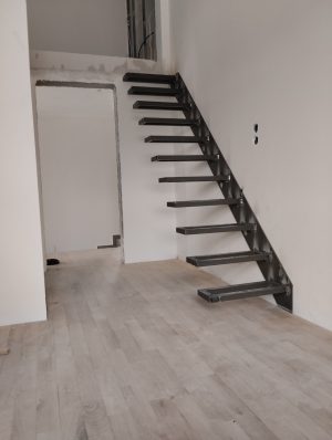 Σκάλα μεταλλική Αυτοστήριχτη LM35